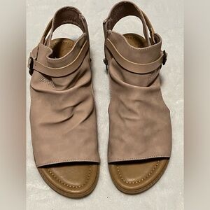 Blowfish Women's Taupe Sandals